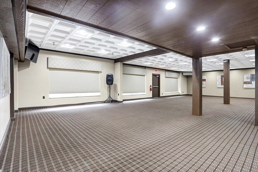 More Photos Of 35 S Main St, Batesville Warehouse For Sale