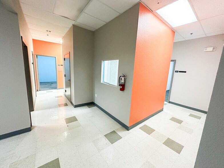 More Photos Of 7841-7899 Pines Blvd, Pembroke Pines Supermarket For Sale