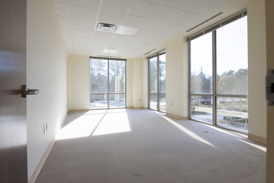 More Photos Of 741 W Lanier Ave, Fayetteville Office For Lease
