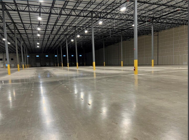 More Photos Of 2350 Frieder Ln, Aurora Warehouse For Lease