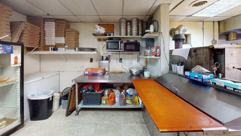 More Photos Of 2900 5th Ave, Altoona Restaurant For Sale