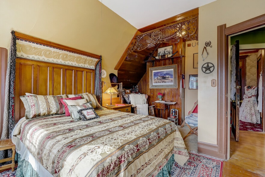 More Photos Of 3209 W Wells St, Milwaukee Hospitality For Sale