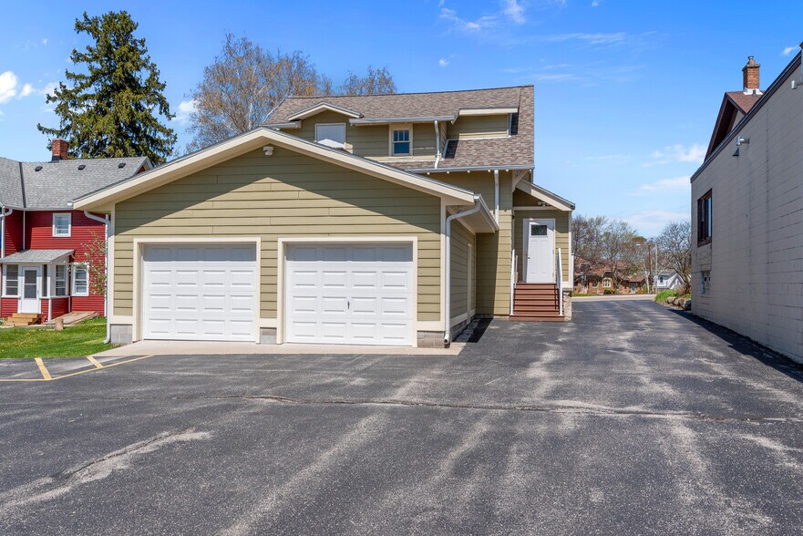 More Photos Of N90W16995 Appleton Ave, Menomonee Falls Office For Sale