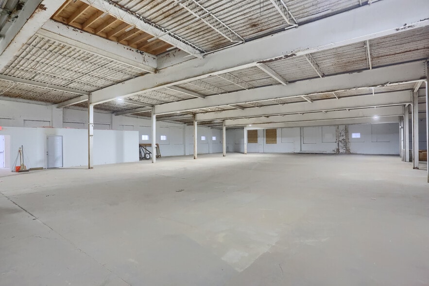More Photos Of 468 E Washington St, New Castle Manufacturing For Lease