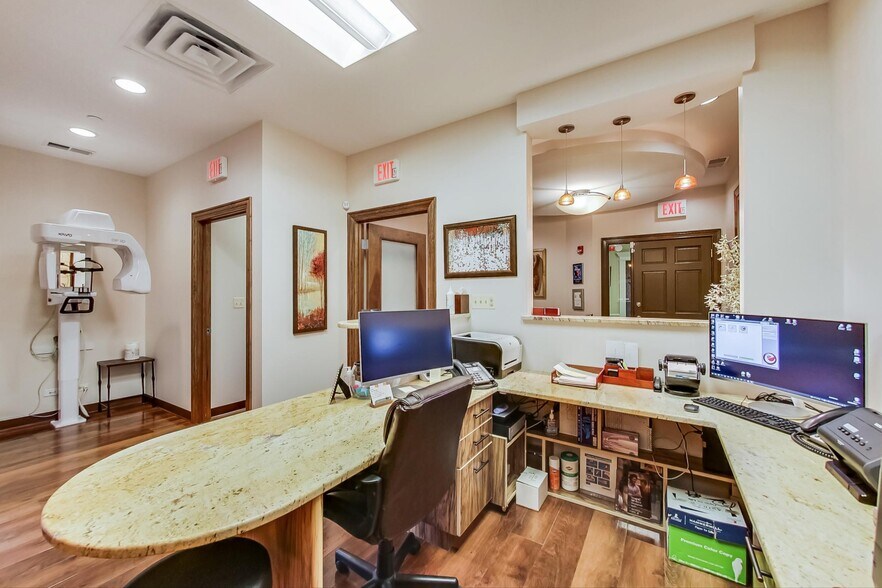 More Photos Of 1421-1431 McHenry Rd, Buffalo Grove Office For Sale