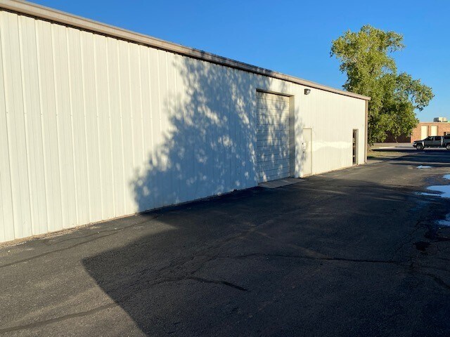 More Photos Of 3222 Bart Conner Dr, Norman Warehouse For Lease