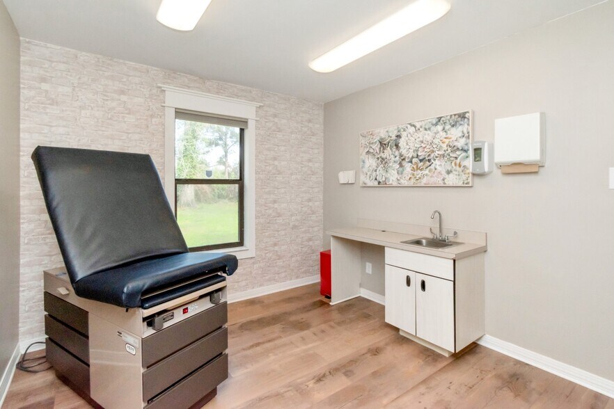 More Photos Of 1962 Spring Hill Ave, Mobile Office For Sale