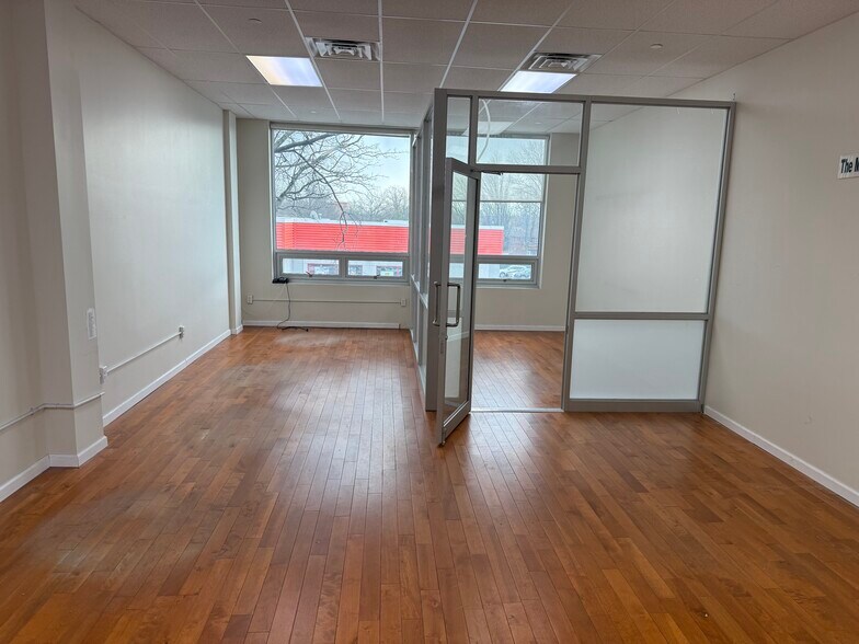 More Photos Of 20925-20945 Northern Blvd, Bayside Storefront Retail Office For Lease