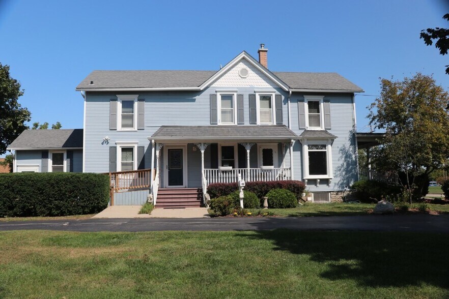 Primary Photo Of 108 N Walkup Ave, Crystal Lake Office For Sale