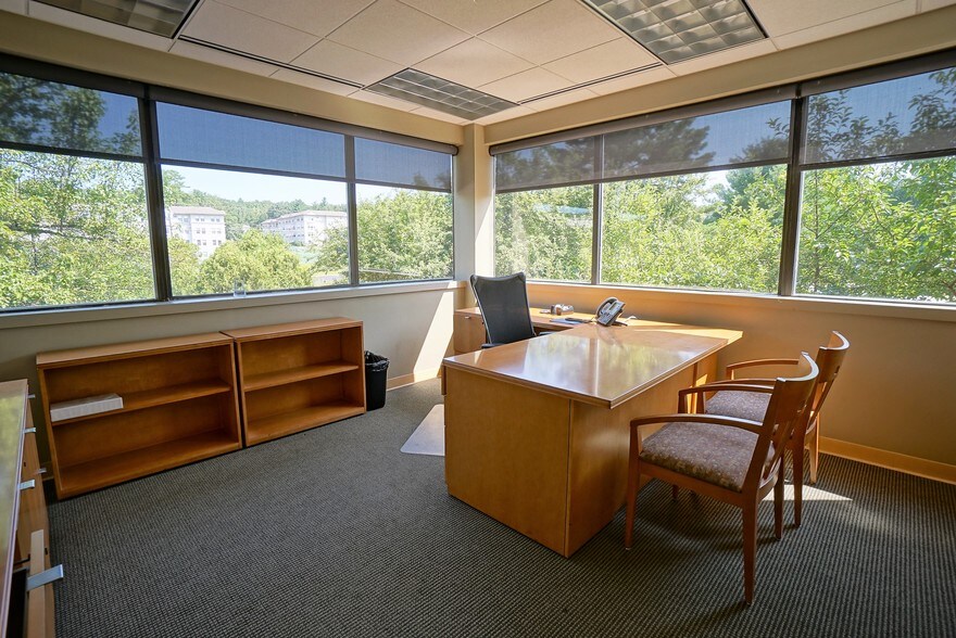 More Photos Of 6 Trafalgar Sq, Nashua Office For Lease