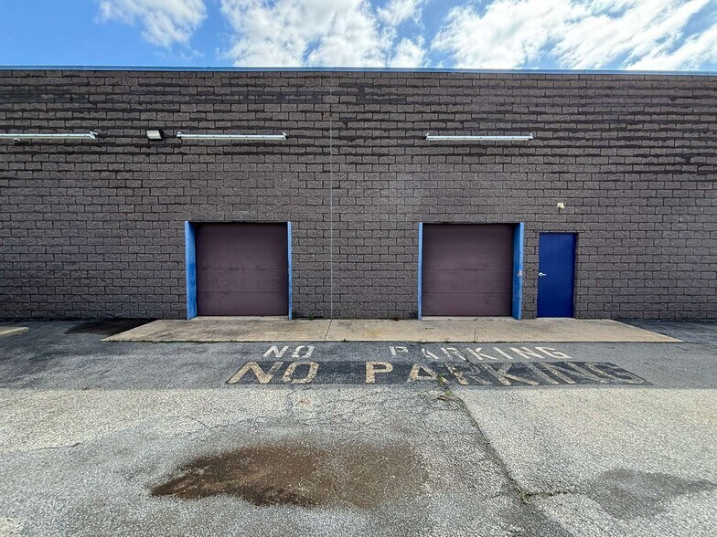 More Photos Of 2080 Lincoln Hwy E, Lancaster Auto Repair For Sale