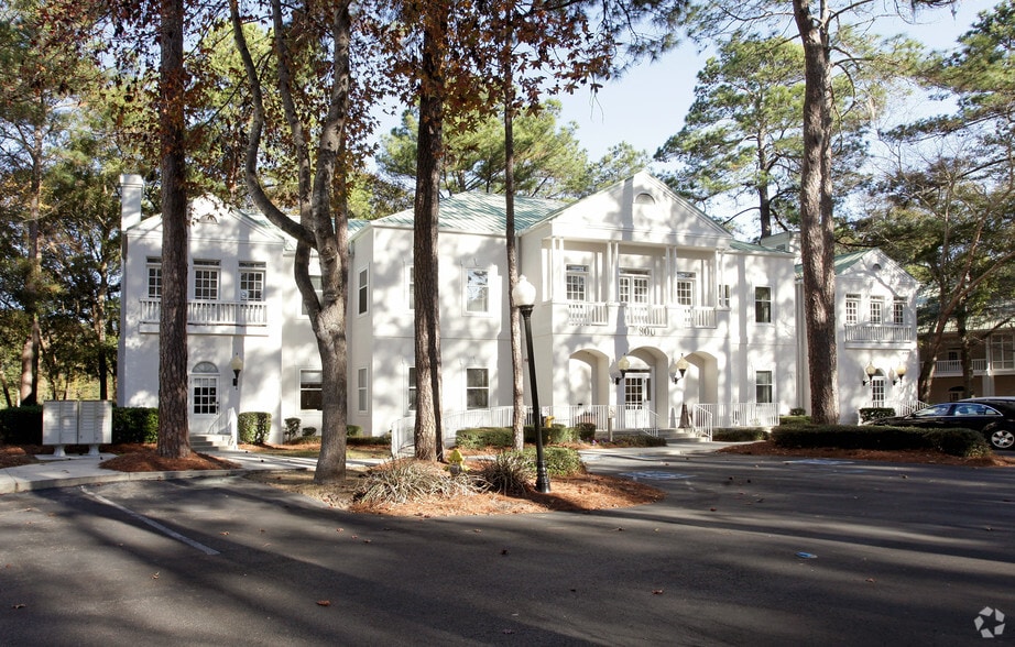 More Photos Of 800 Main St, Hilton Head Office For Lease