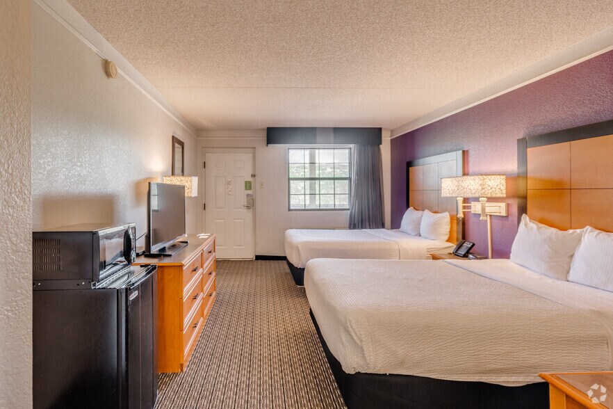 More Photos Of 8701 Turnpike Dr, Westminster Hotel For Sale