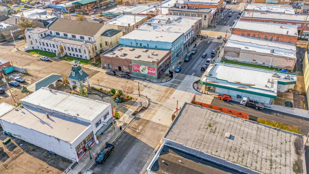 More Photos Of 657 E Main St, Cottage Grove Restaurant For Sale