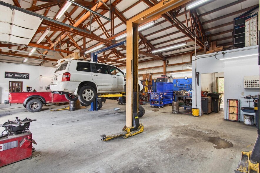 More Photos Of 305 E State Route 4, Cathlamet Auto Repair For Sale