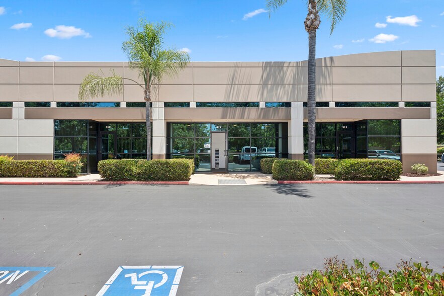 More Photos Of 27 Spectrum Pointe Dr, Lake Forest Flex For Sale