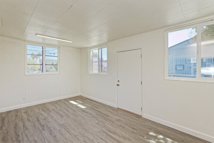 More Photos Of 2986 Chapman St, Oakland Warehouse For Lease