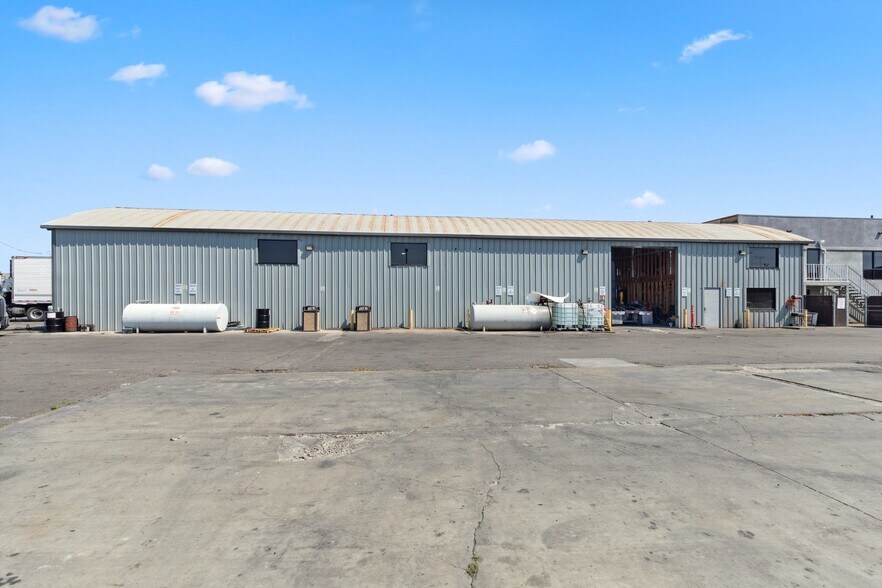 More Photos Of 4451 N Brawley Ave, Fresno Warehouse For Sale