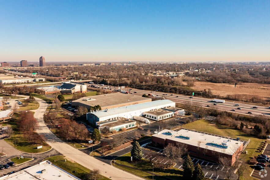 More Photos Of 265 Spring Lake Dr, Itasca Showroom For Lease