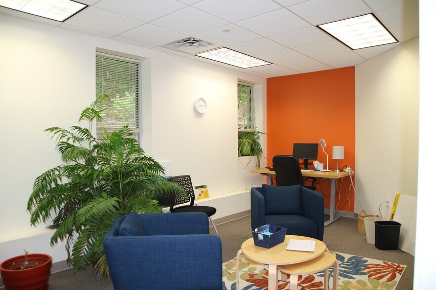 More Photos Of 15 Research Dr, Woodbridge Office For Lease