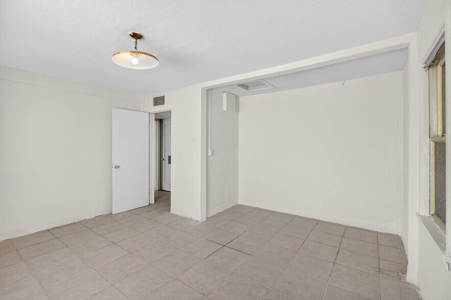 More Photos Of 4401 N 16th St, Phoenix Freestanding For Lease