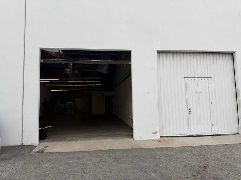 More Photos Of 1961-1977 Freeman Ave, Signal Hill Manufacturing For Lease