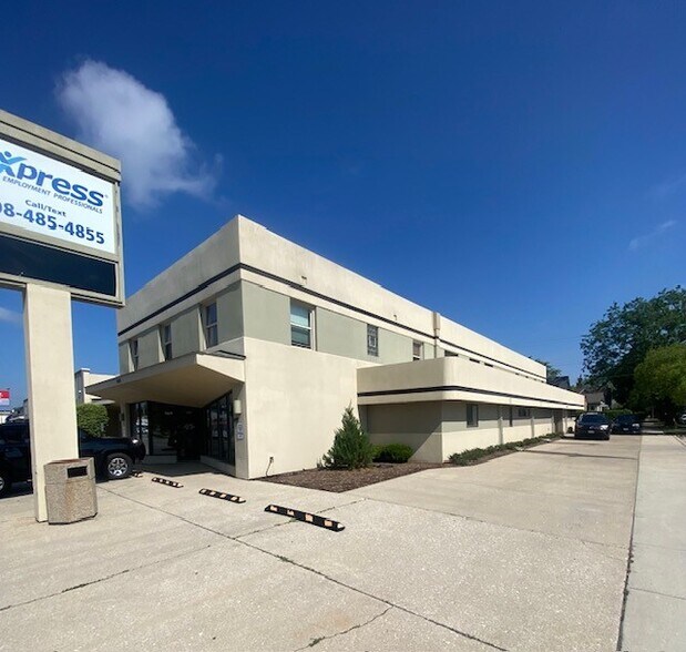 More Photos Of 9100 Ogden Ave, Brookfield Office For Lease