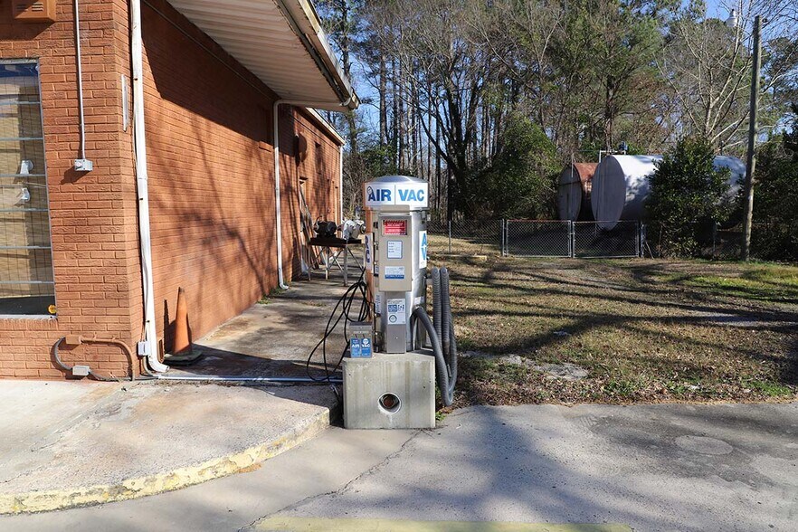 More Photos Of 834 Augusta Rd, Warrenville Convenience Store For Sale