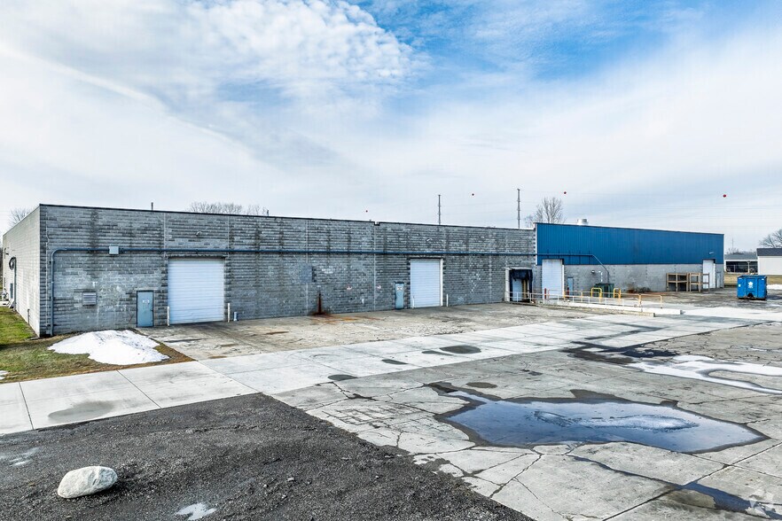 More Photos Of 15211 Laethem Dr, Armada Manufacturing For Sale