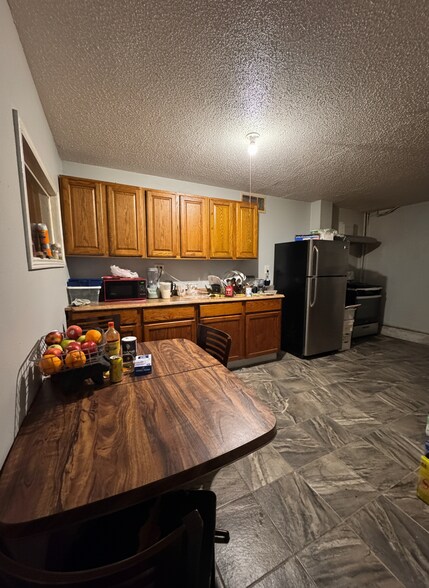 More Photos Of 1221 Overland Ave, Burley Storefront For Sale