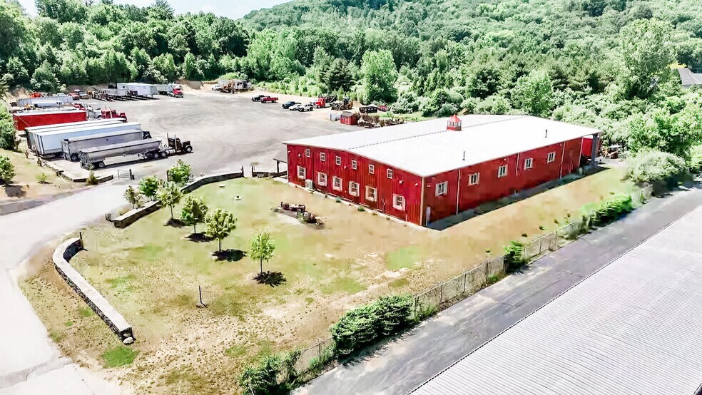 Primary Photo Of 4 Nora Ln, Pomfret Warehouse For Sale