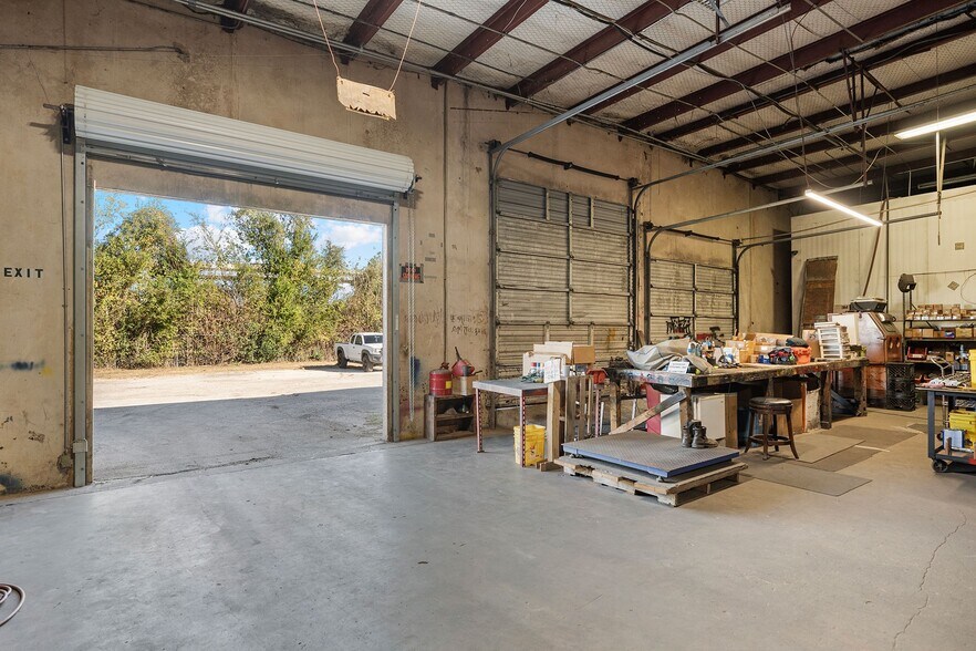 More Photos Of 15458 W Hardy Rd, Houston Warehouse For Lease