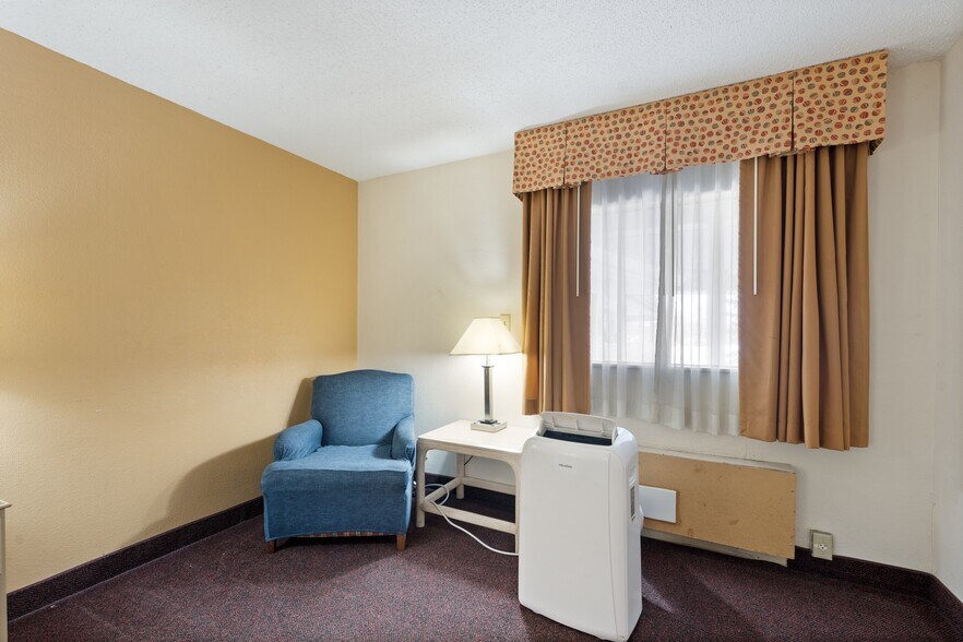 More Photos Of 1530 Cleveland Rd, Sandusky Hotel For Sale