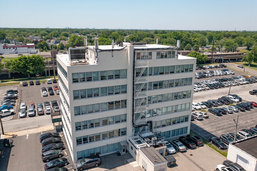 More Photos Of 99 W Hawthorne Ave, Valley Stream Office For Lease