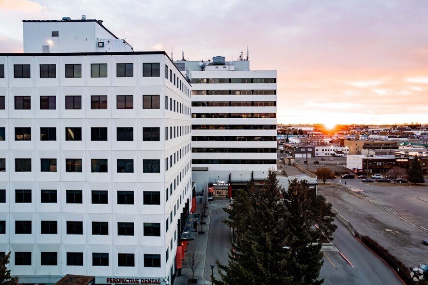 More Photos Of 5940 Macleod Trl SW, Calgary Coworking Space