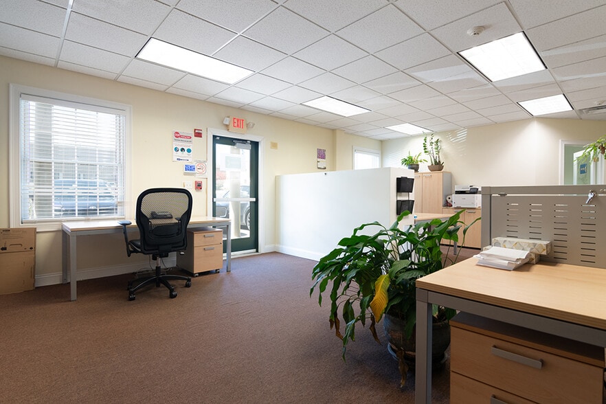 More Photos Of 376 Dry Bridge Rd, North Kingstown Warehouse For Sale