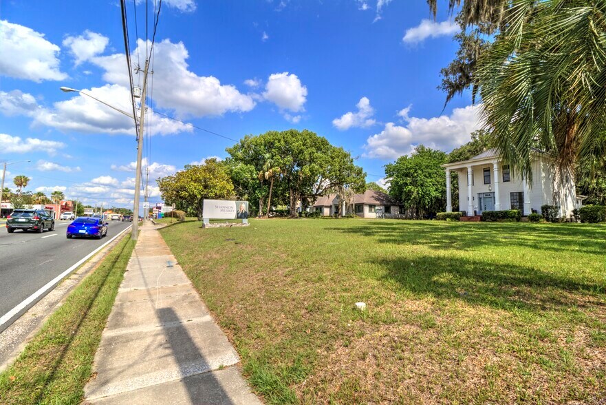 More Photos Of 944 E Silver Springs Blvd, Ocala Office For Sale