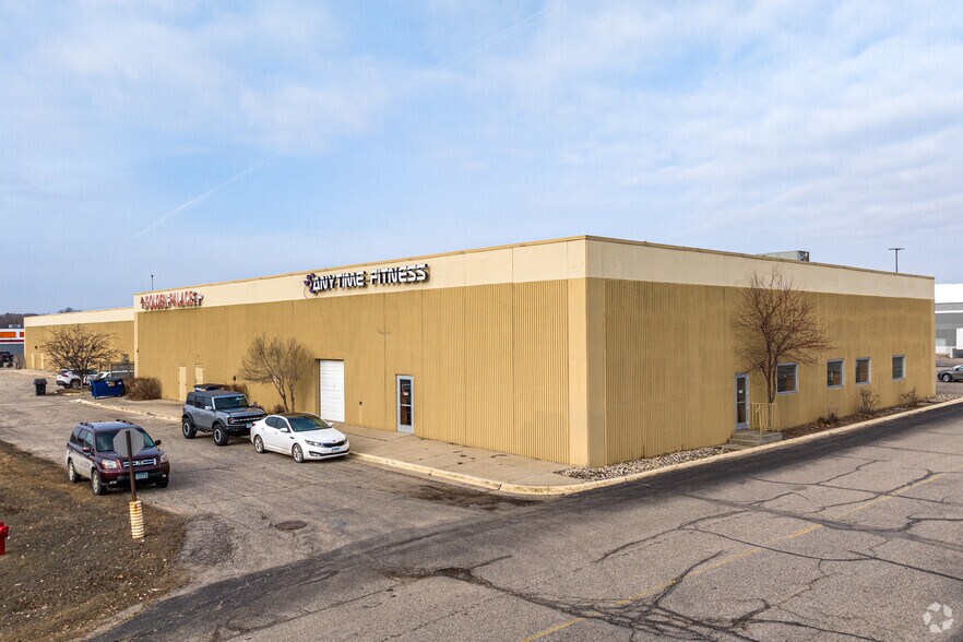 More Photos Of 1605 1st St S, Willmar Storefront For Lease