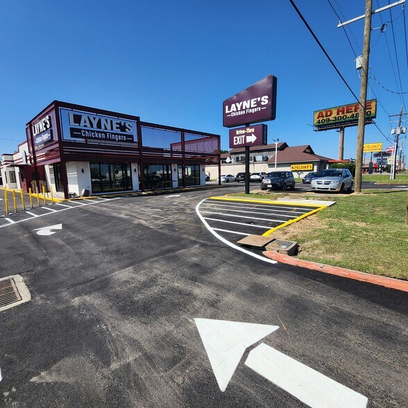Primary Photo Of 3028 Farm to Market Road 365, Nederland Fast Food For Lease