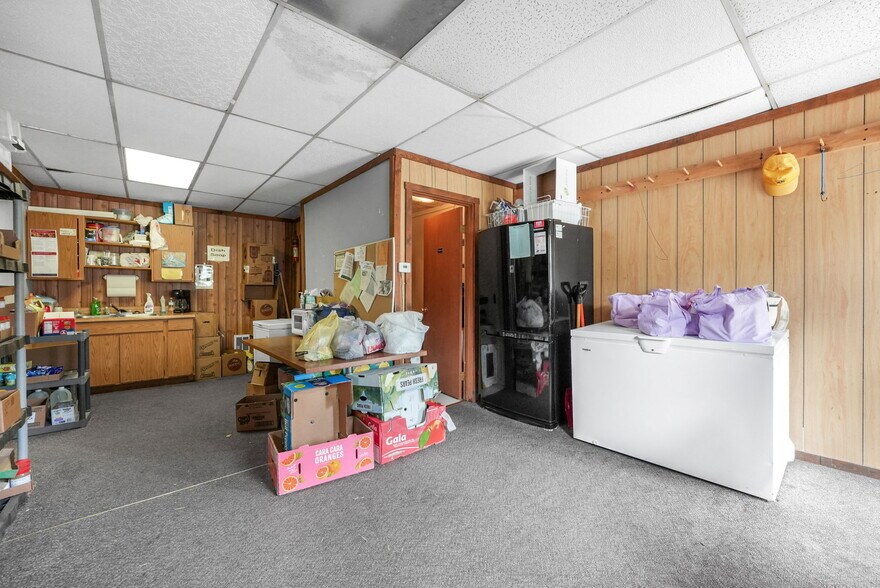 More Photos Of 10907 Main St, Honor Flex For Sale
