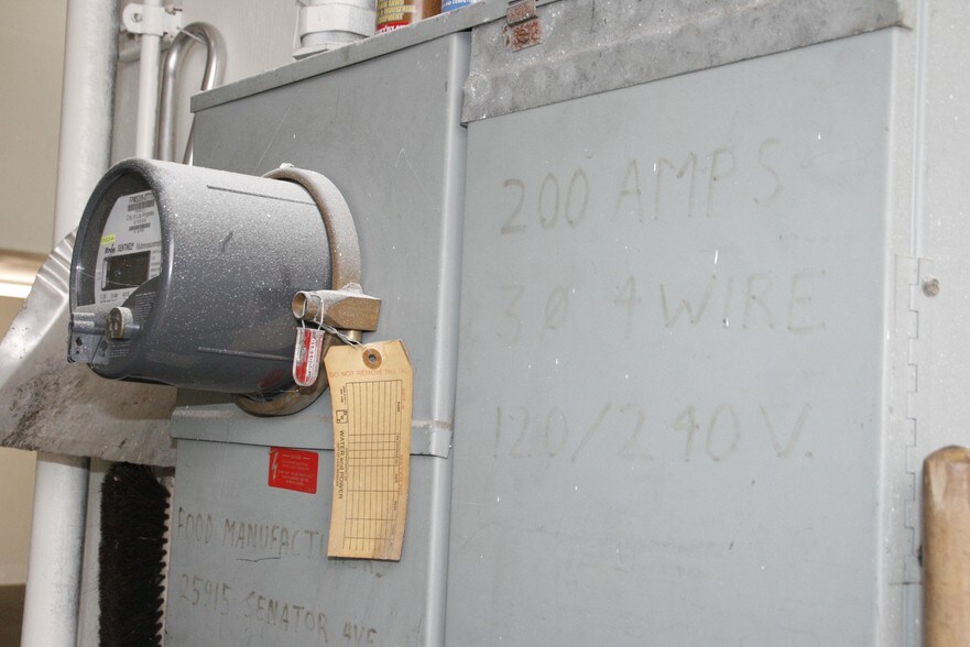 More Photos Of 25915 Senator Ave, Harbor City Warehouse For Lease