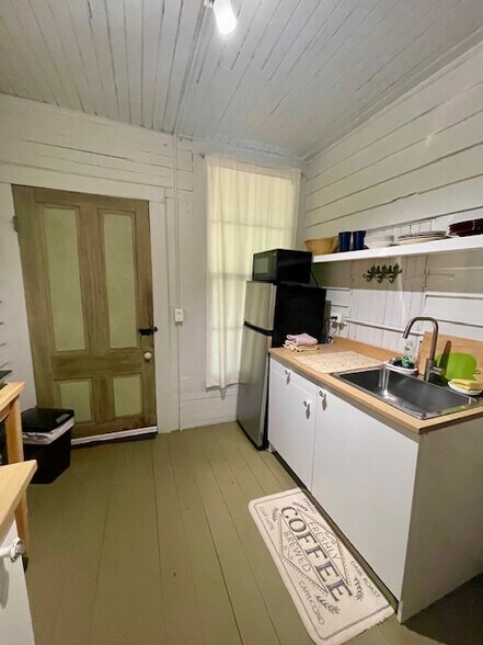 More Photos Of 85 Main St, Georgetown Specialty For Sale