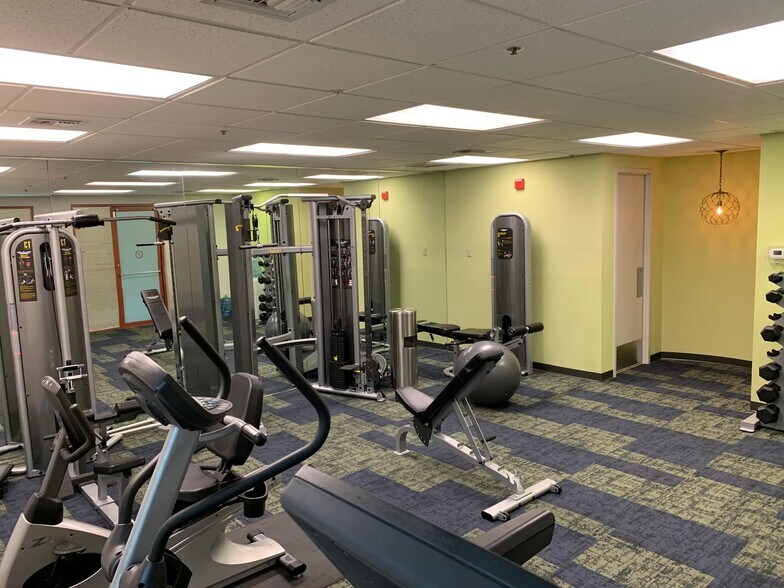 More Photos Of 2201 Cantu Ct, Sarasota Office For Lease