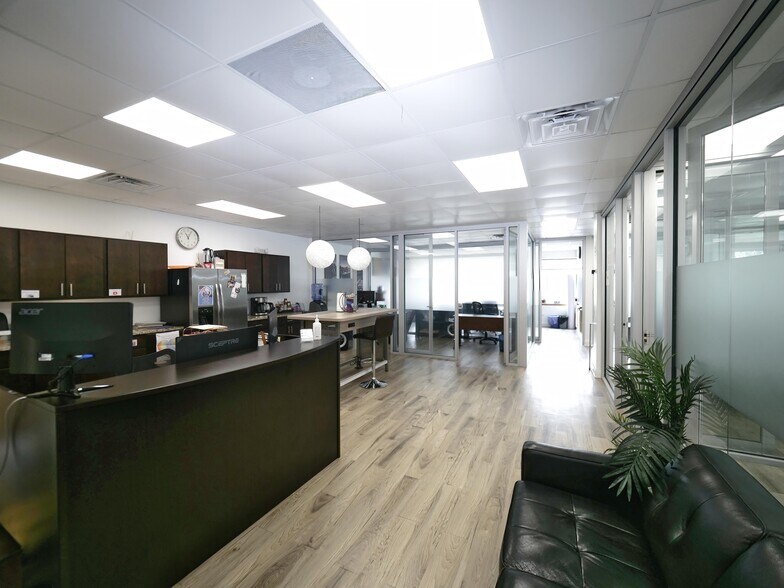 More Photos Of 7300 N Cicero Ave, Lincolnwood Loft Creative Space For Sale
