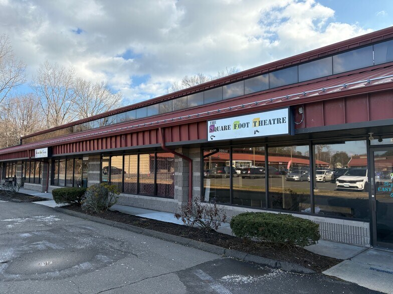 More Photos Of 950 Yale Ave, Wallingford Unknown For Lease