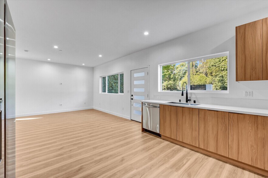 More Photos Of 7322 Newcastle Ave, Reseda Apartments For Sale