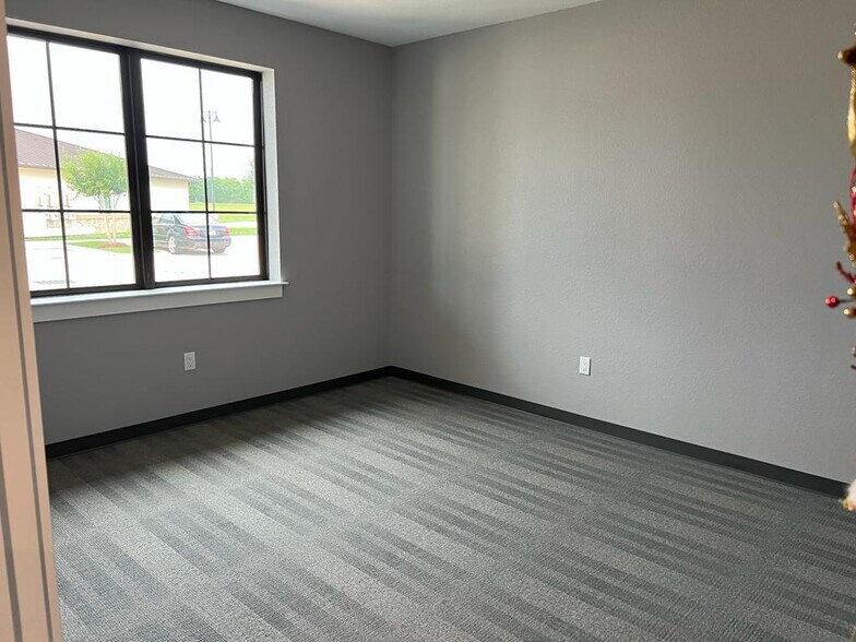 More Photos Of 800 Bonaventure Way, Sugar Land Medical For Sale