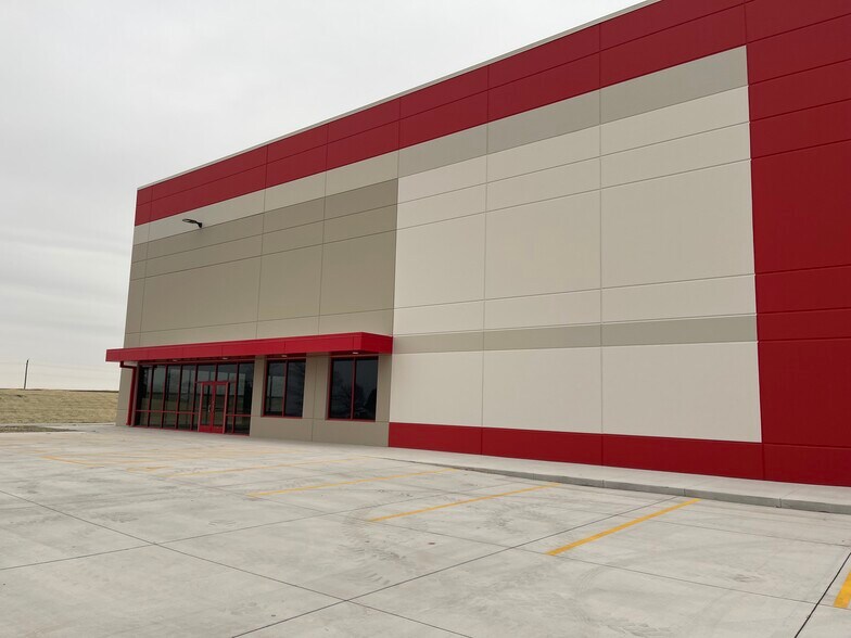 More Photos Of 510 Sterling Dr, Walcott Light Manufacturing For Lease