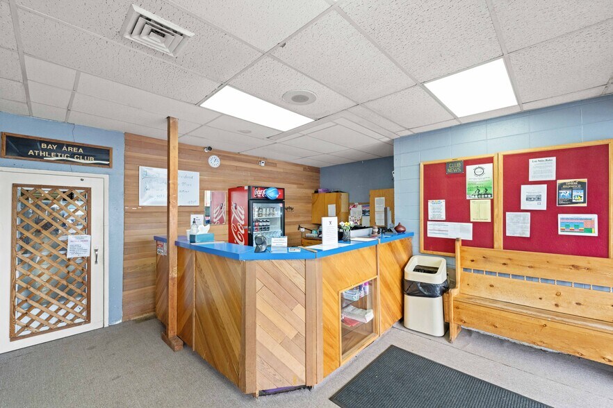 More Photos Of 985 Newmark Ave, Coos Bay Health Club For Sale