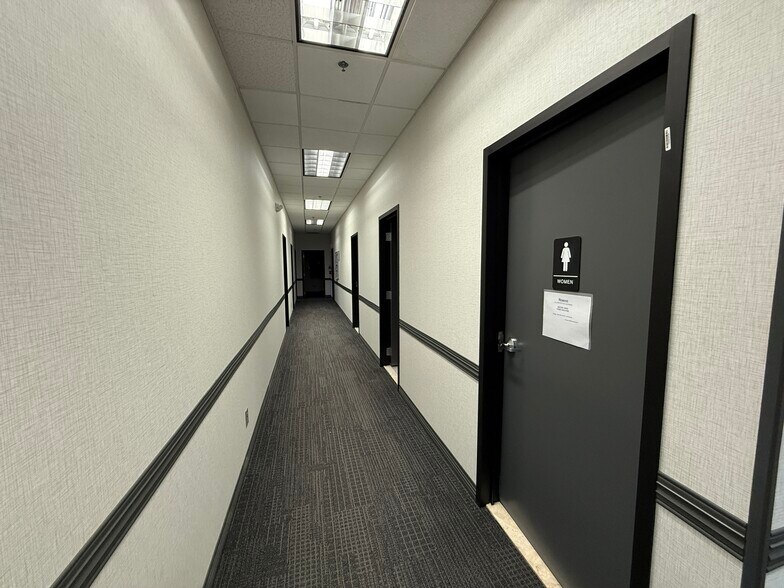 More Photos Of 1101 Woods St, Gainesville Warehouse For Lease